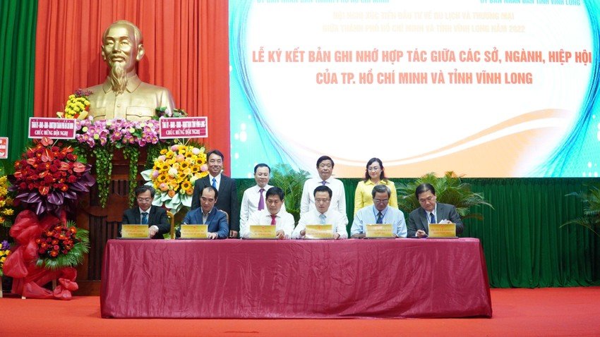 Lễ ký kết bản ghi nhớ hợp tác giữa các sở, ngành, hiệp hội của tỉnh Vĩnh Long với TP. Hồ Chí Minh